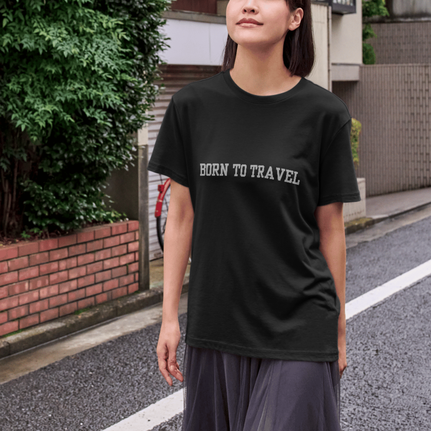 Born to travel saying Women's travel t-shirt