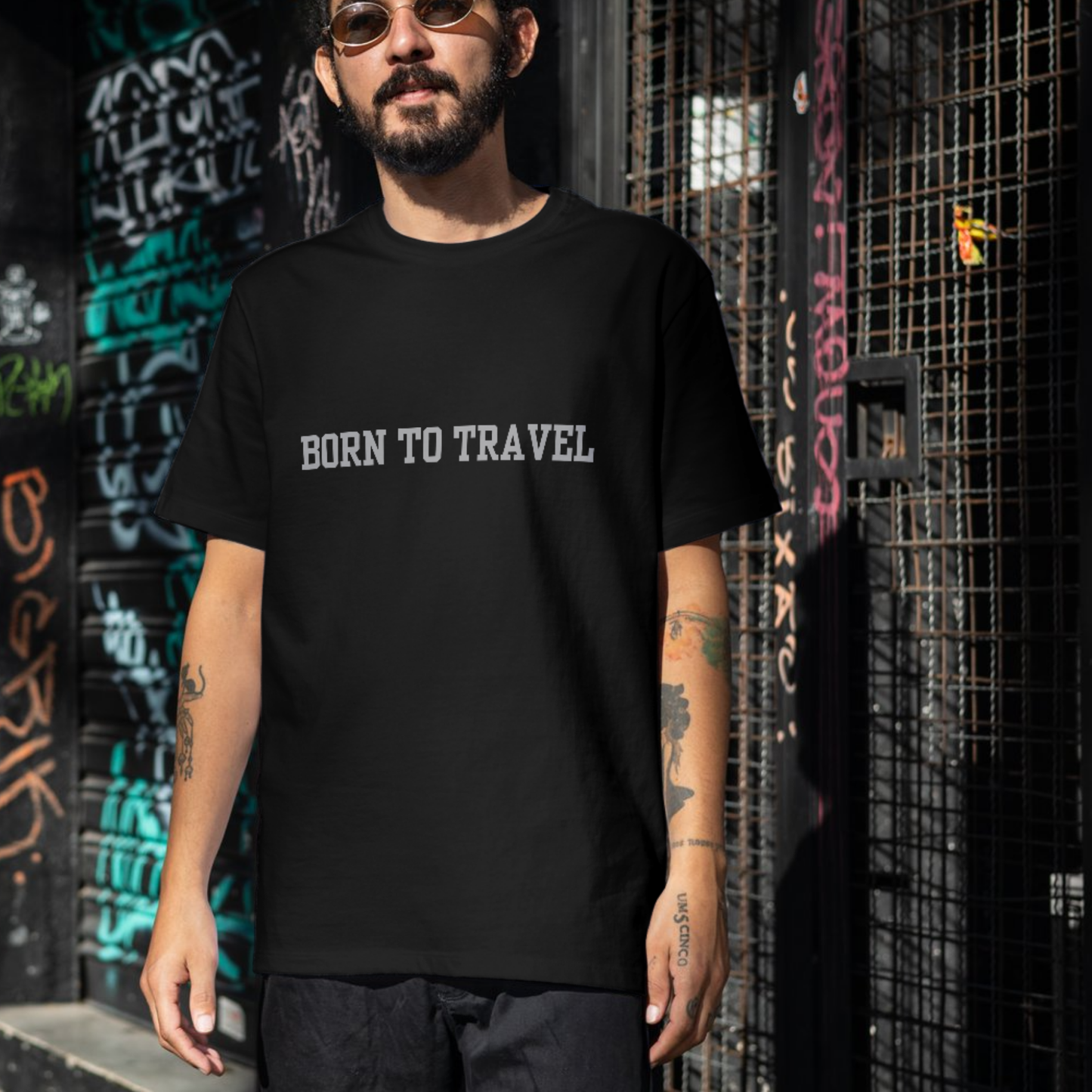 Born to travel saying Men's travel t-shirt