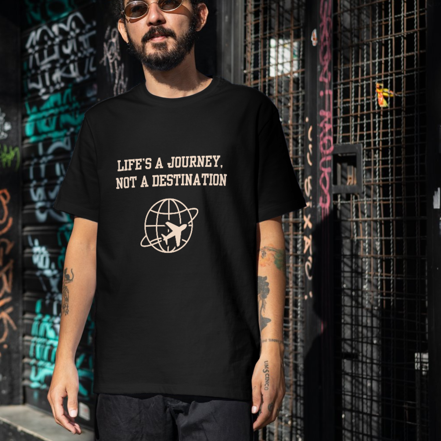 Life is a journey globe Men's travel t-shirt